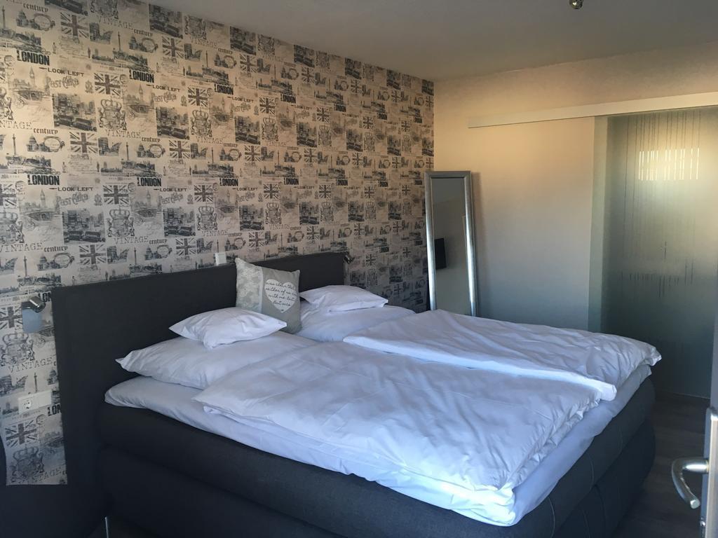Boardinghouse Alte Bank Hotell Wollstein Exteriör bild