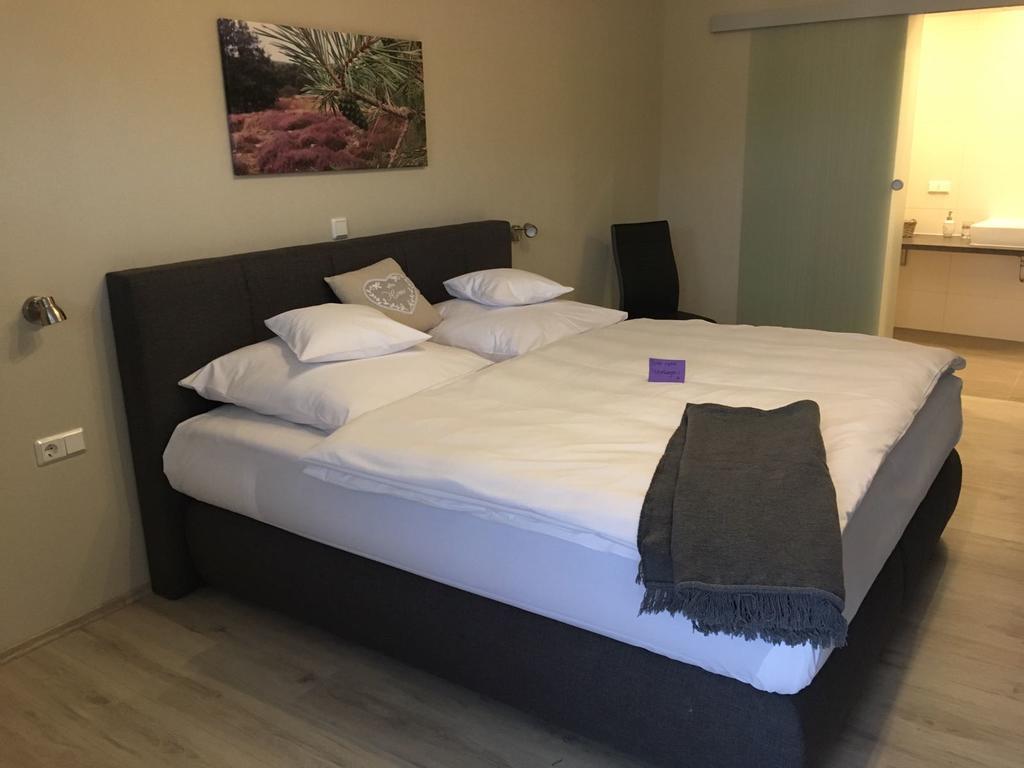 Boardinghouse Alte Bank Hotell Wollstein Exteriör bild